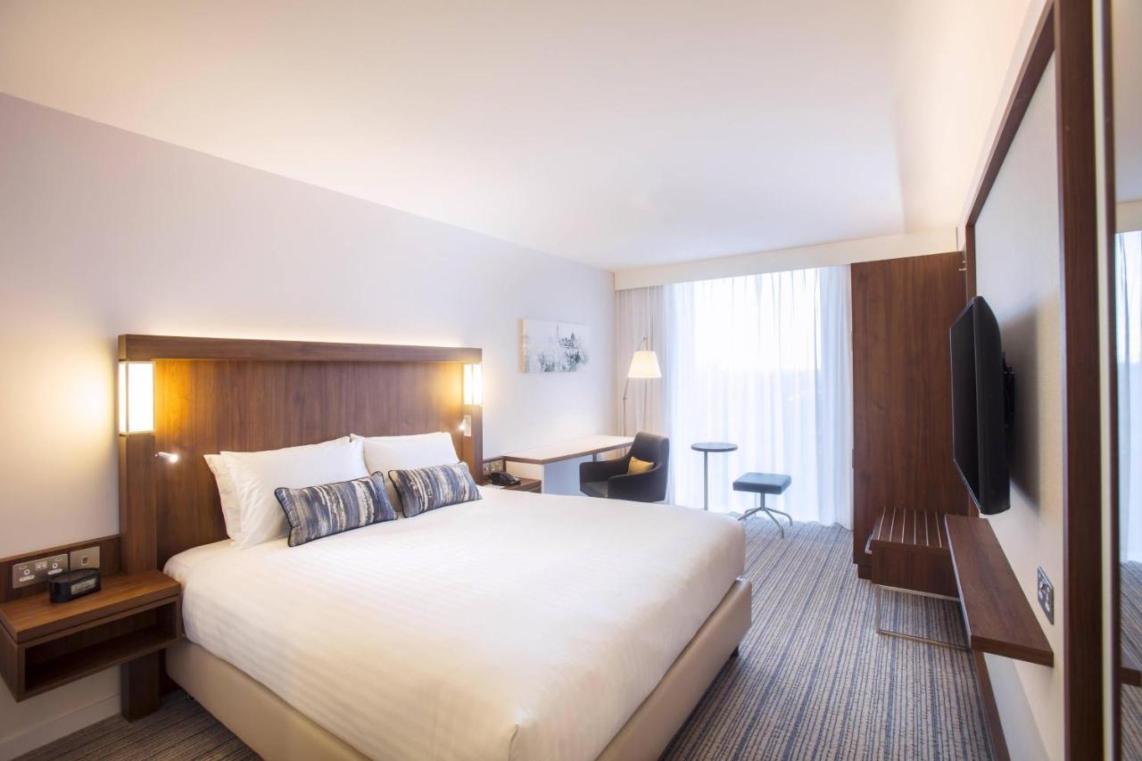 Отель Courtyard By Marriott Edinburgh West Экстерьер фото